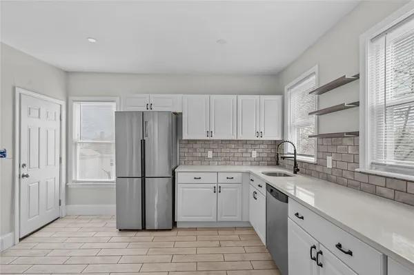 $2,300 | 123 Radcliffe Avenue, Unit 2, Providence, RI 02908