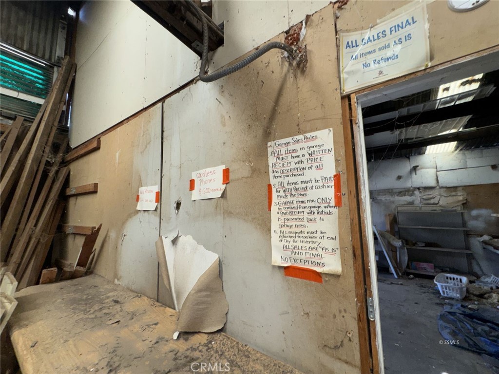 311 South Curry Street Tehachapi, CA 93561 - Photo 11 of 13 Wall