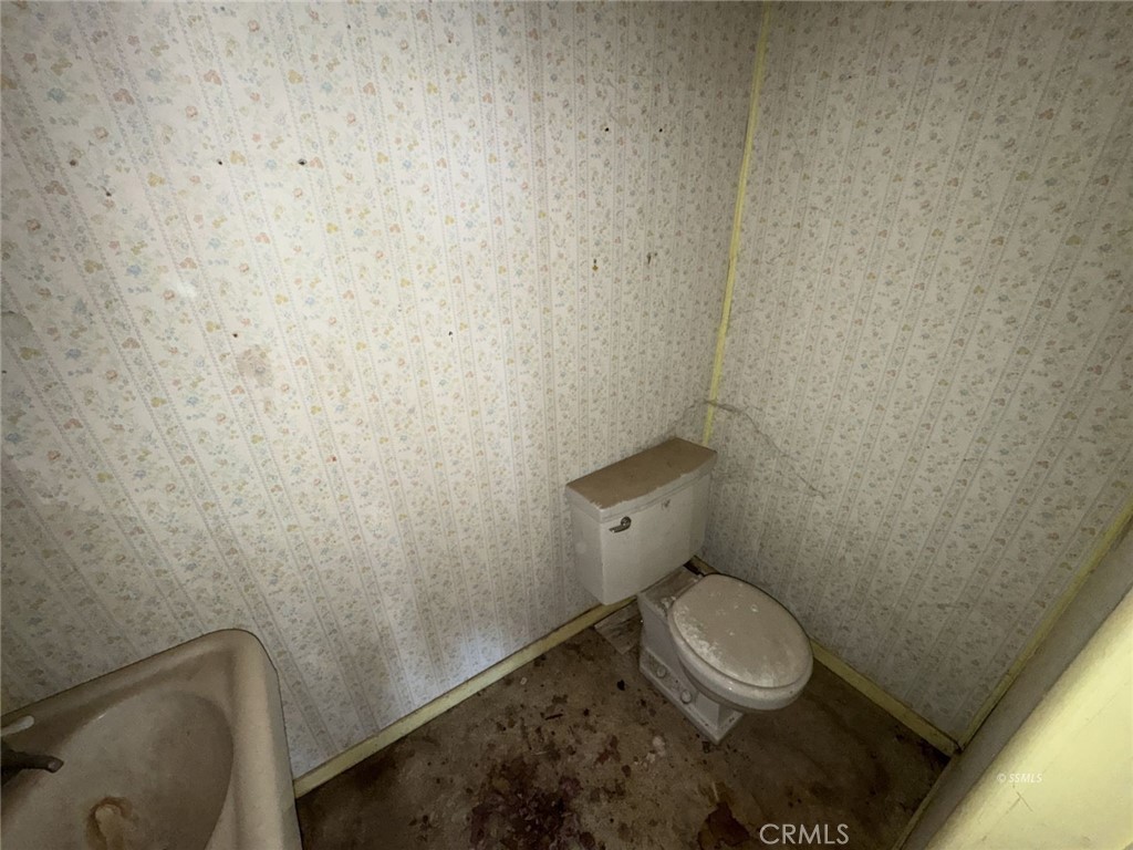 311 South Curry Street Tehachapi, CA 93561 - Photo 6 of 13 Restroom 2