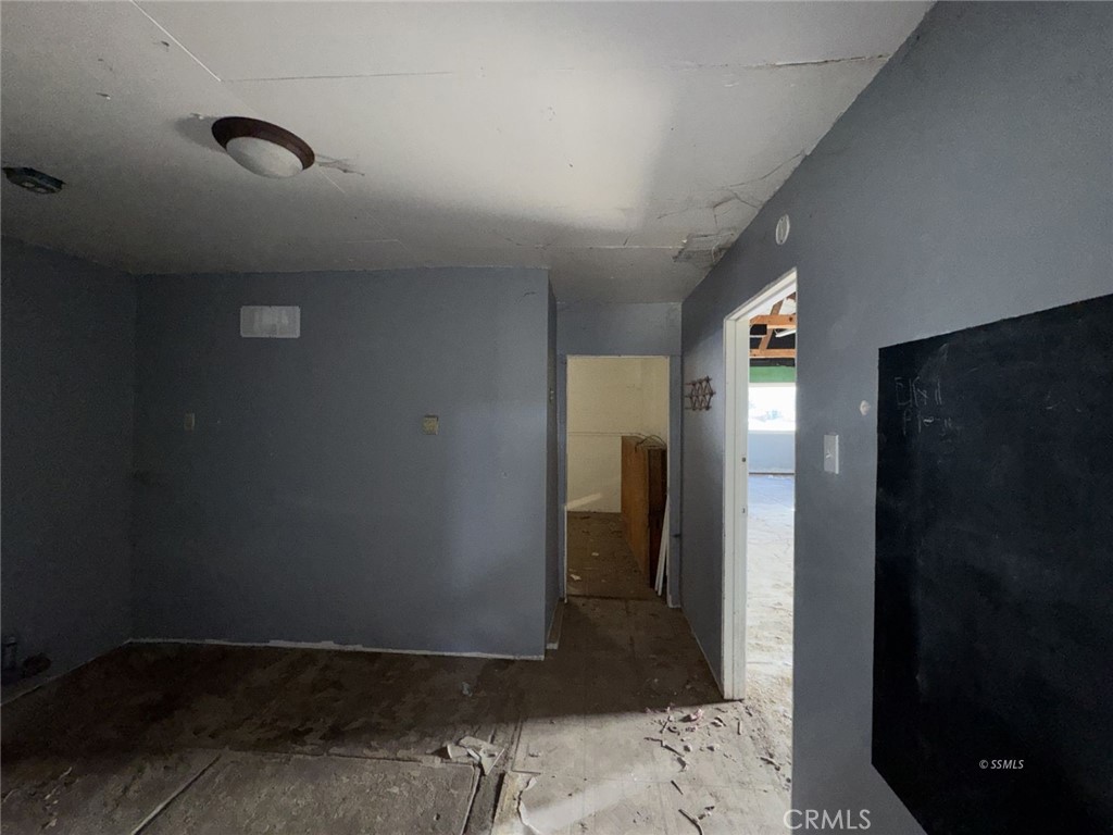 311 South Curry Street Tehachapi, CA 93561 - Photo 8 of 13 Side room