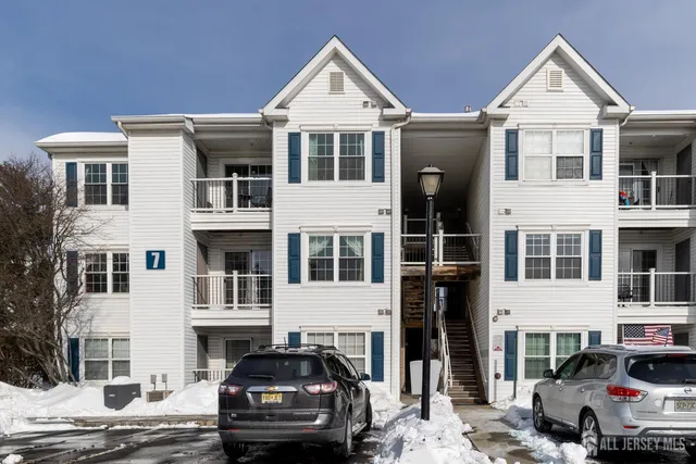 $435,000 | 734 Waterford Drive, Edison, NJ 08817