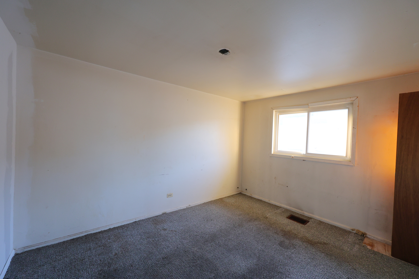 3210 Mc Breen Avenue Robbins, IL 60472 - Photo 12 of 21 an empty room with a window