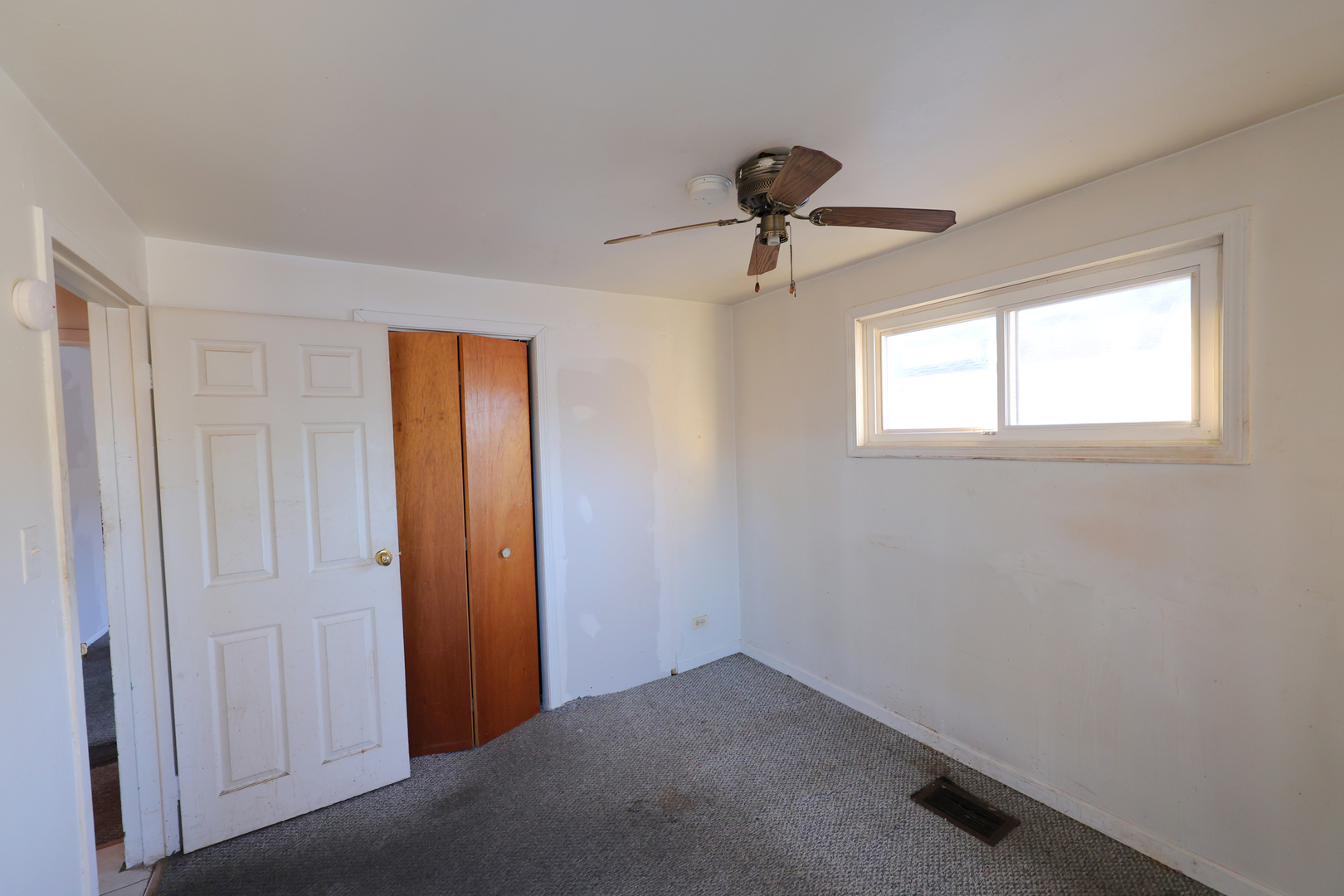 3210 Mc Breen Avenue Robbins, IL 60472 - Photo 17 of 21 a view of a livingroom with a window