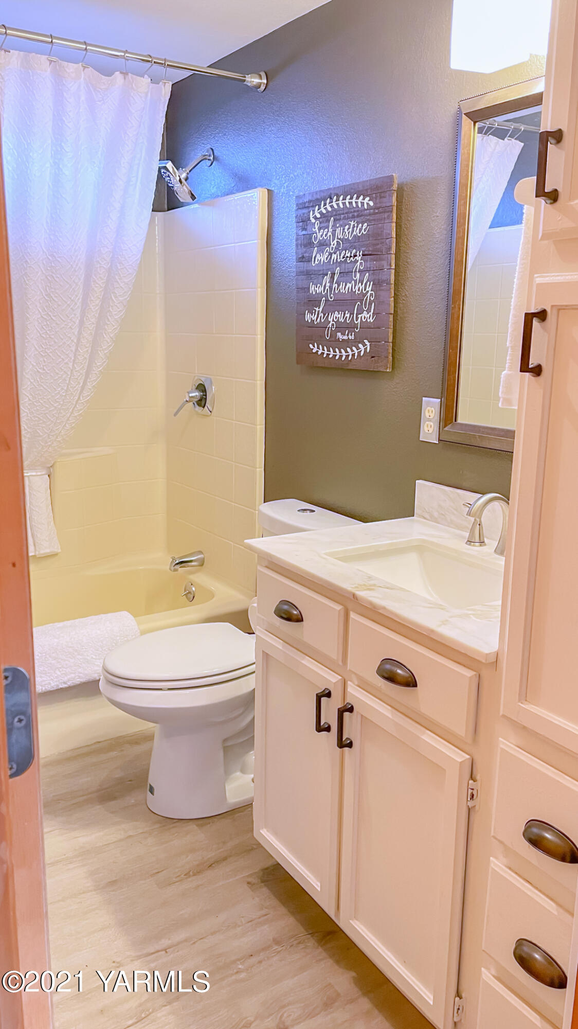661 Wakatak Road Yakima, WA 98908 - Photo 16 of 20 a bathroom with a sink a toilet and shower