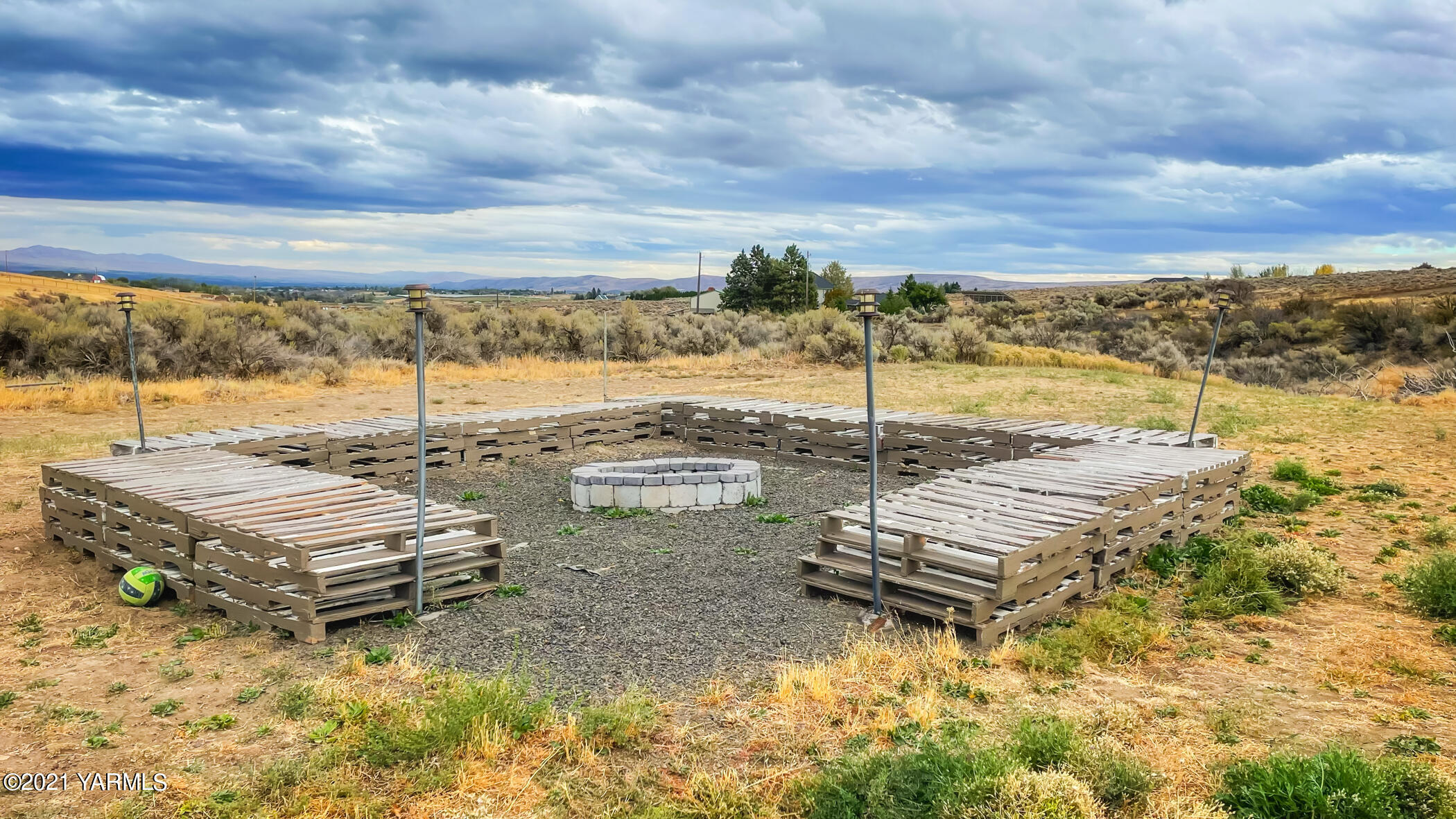 661 Wakatak Road Yakima, WA 98908 - Photo 17 of 20 a view of a lake with an ocean beach