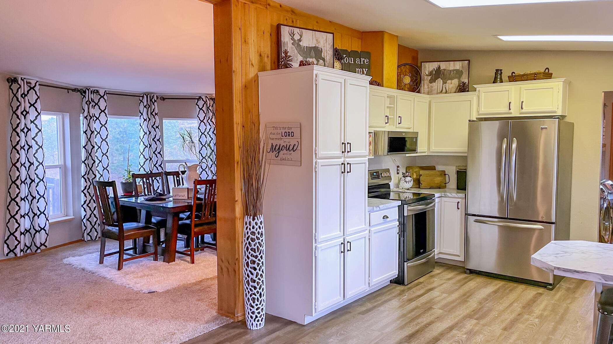 661 Wakatak Road Yakima, WA 98908 - Photo 5 of 20 a kitchen with stainless steel appliances a refrigerator and a dining table
