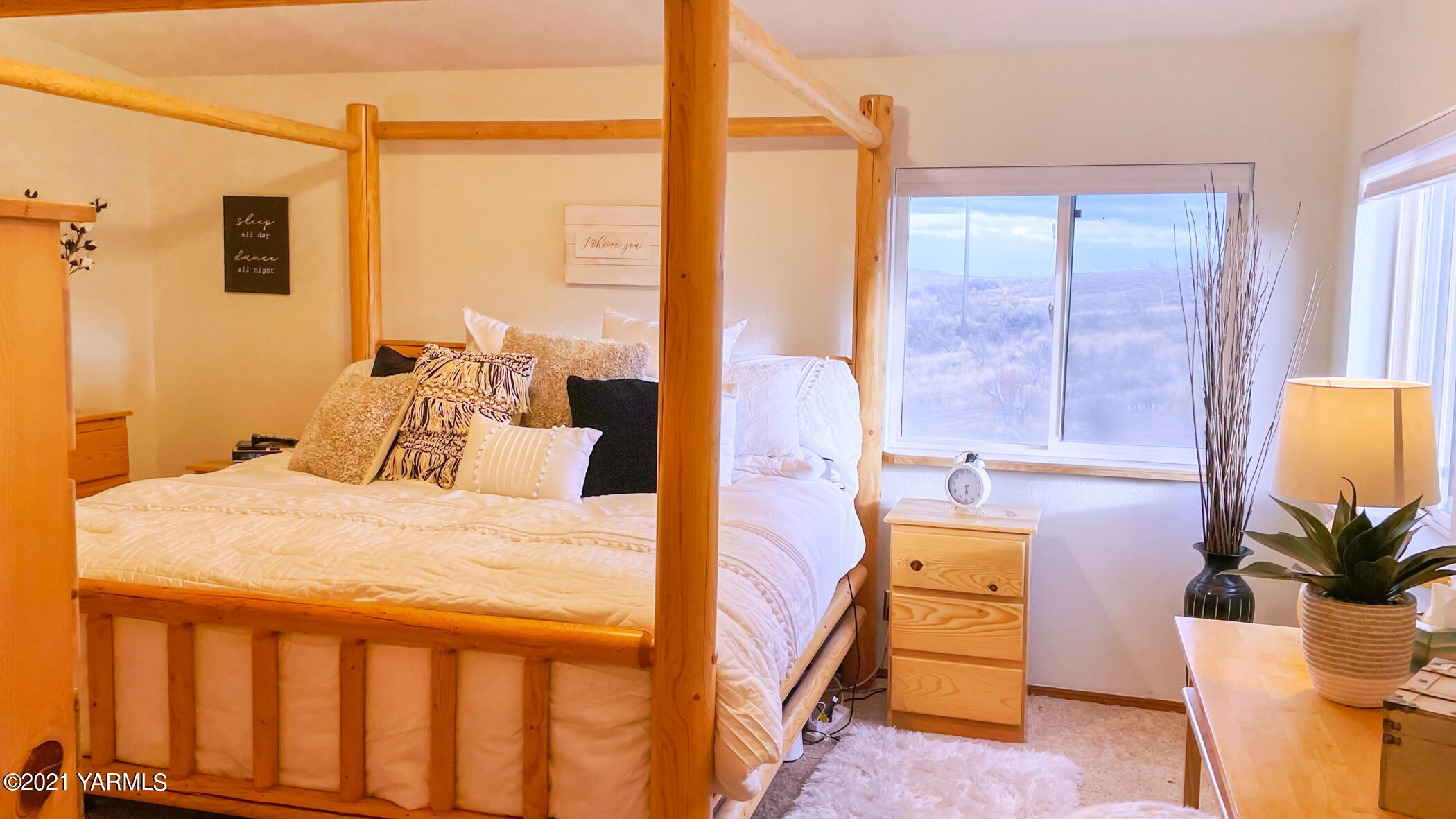 661 Wakatak Road Yakima, WA 98908 - Photo 7 of 20 a bedroom with a bed and large windows