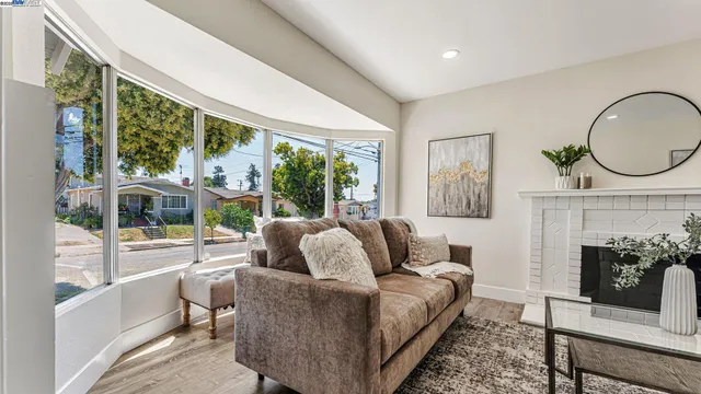 $649,900 | 2827 Bartlett Street, Oakland, CA 94602