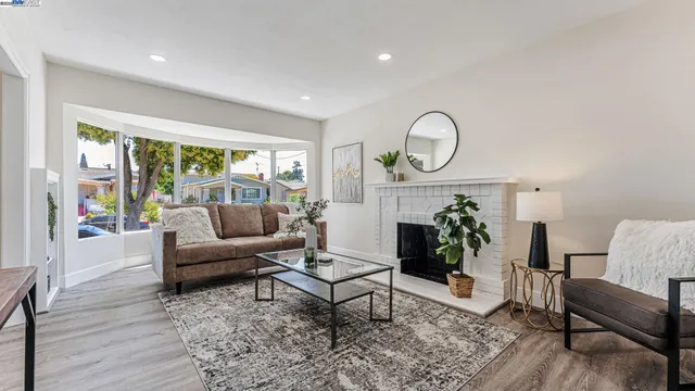 $649,900 | 2827 Bartlett Street, Oakland, CA 94602