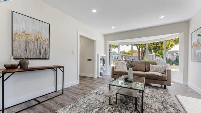 $649,900 | 2827 Bartlett Street, Oakland, CA 94602