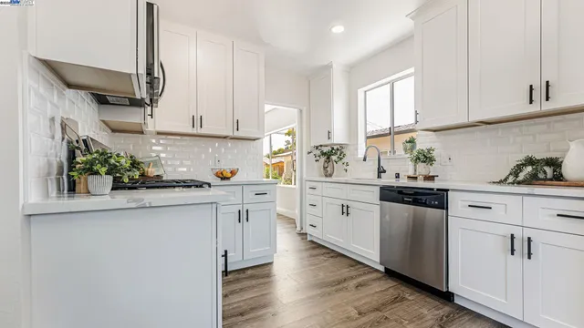 $649,900 | 2827 Bartlett Street, Oakland, CA 94602