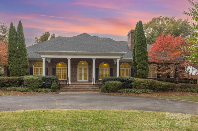 $760,000 | 811 14th Avenue Northwest, Hickory, NC 28601