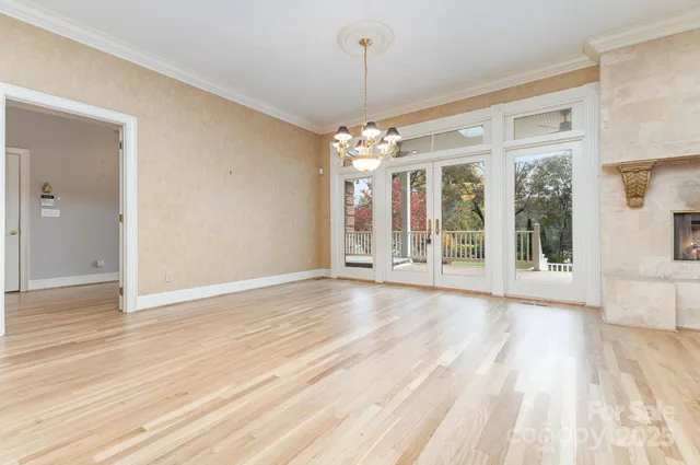 $760,000 | 811 14th Avenue Northwest, Hickory, NC 28601