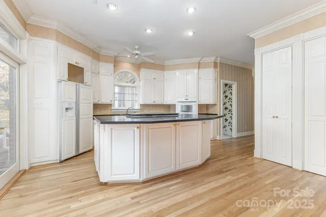 $760,000 | 811 14th Avenue Northwest, Hickory, NC 28601