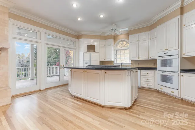 $760,000 | 811 14th Avenue Northwest, Hickory, NC 28601