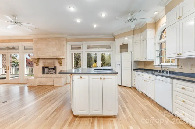 $760,000 | 811 14th Avenue Northwest, Hickory, NC 28601