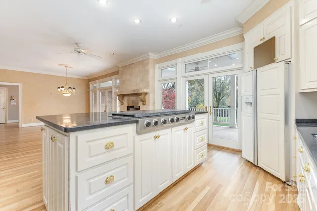 $760,000 | 811 14th Avenue Northwest, Hickory, NC 28601