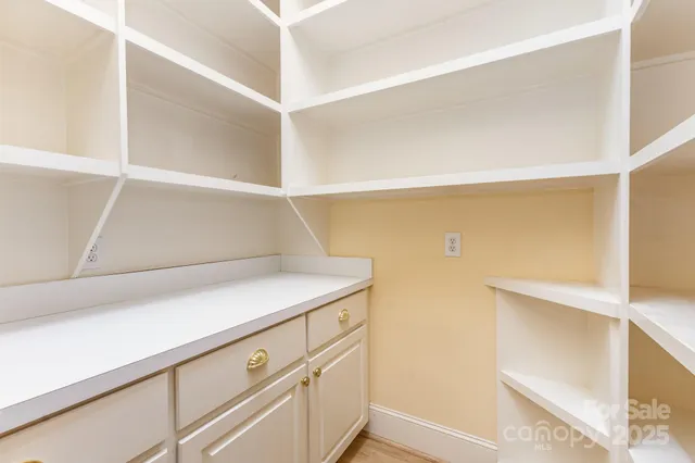 $760,000 | 811 14th Avenue Northwest, Hickory, NC 28601