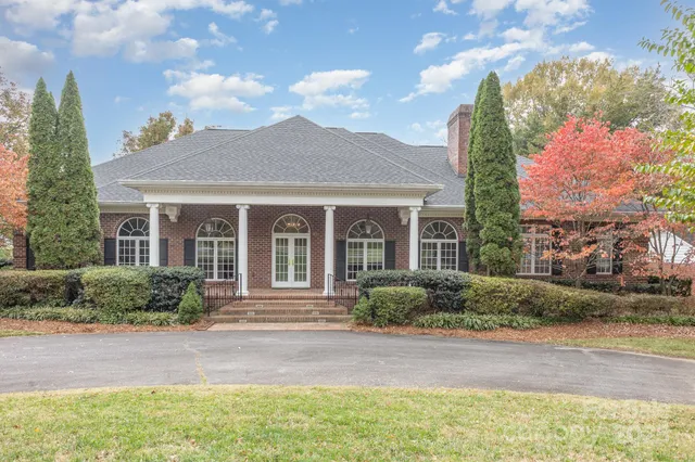 $760,000 | 811 14th Avenue Northwest, Hickory, NC 28601