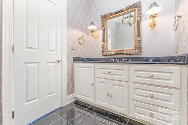 $760,000 | 811 14th Avenue Northwest, Hickory, NC 28601