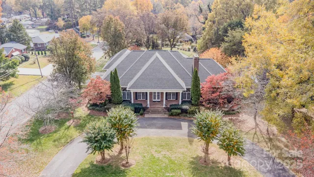 $760,000 | 811 14th Avenue Northwest, Hickory, NC 28601