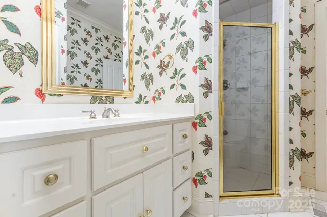 $760,000 | 811 14th Avenue Northwest, Hickory, NC 28601