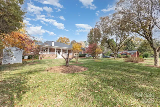 $760,000 | 811 14th Avenue Northwest, Hickory, NC 28601