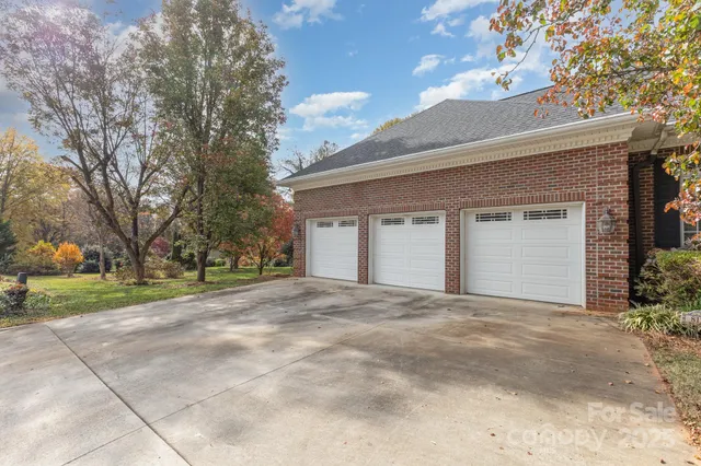 $760,000 | 811 14th Avenue Northwest, Hickory, NC 28601