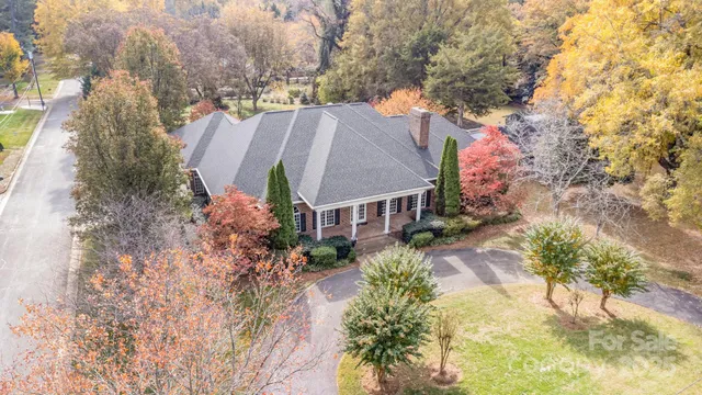 $760,000 | 811 14th Avenue Northwest, Hickory, NC 28601