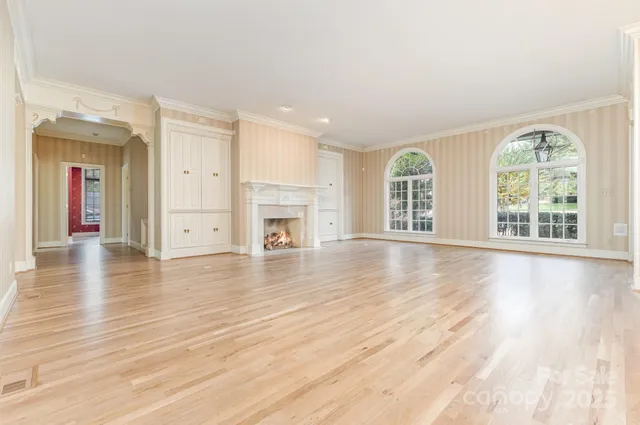 $760,000 | 811 14th Avenue Northwest, Hickory, NC 28601