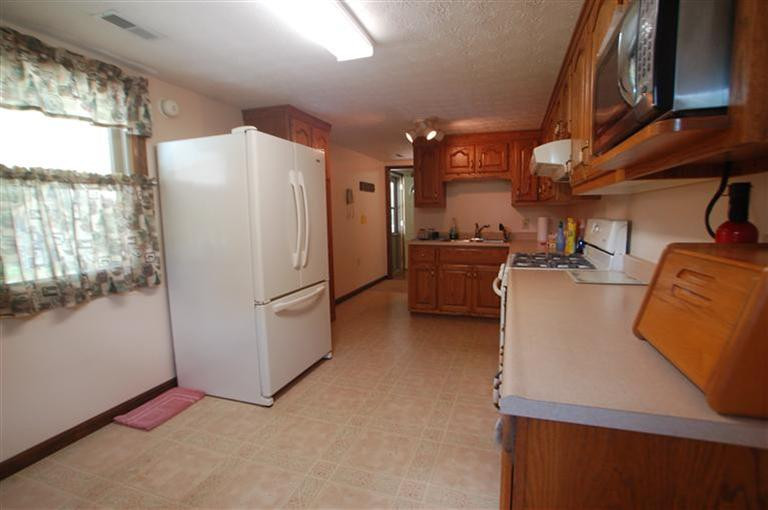 801 New Fox Road Irvine, KY 40336 - Photo 12 of 28 Appliances stay!