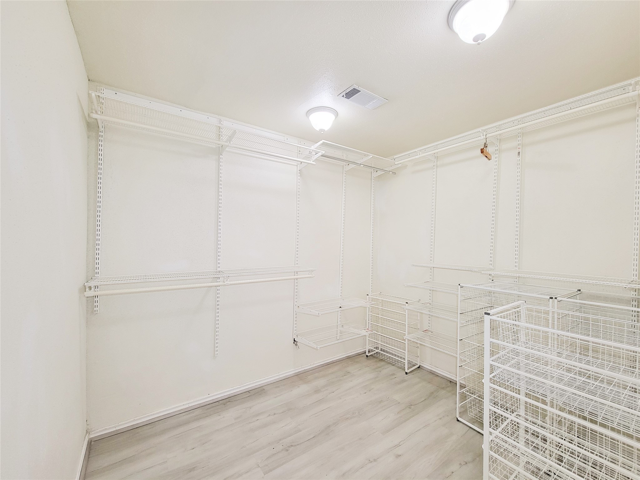 5654 Cheena Drive Houston, TX 77096 - Photo 21 of 50 a view of an empty room