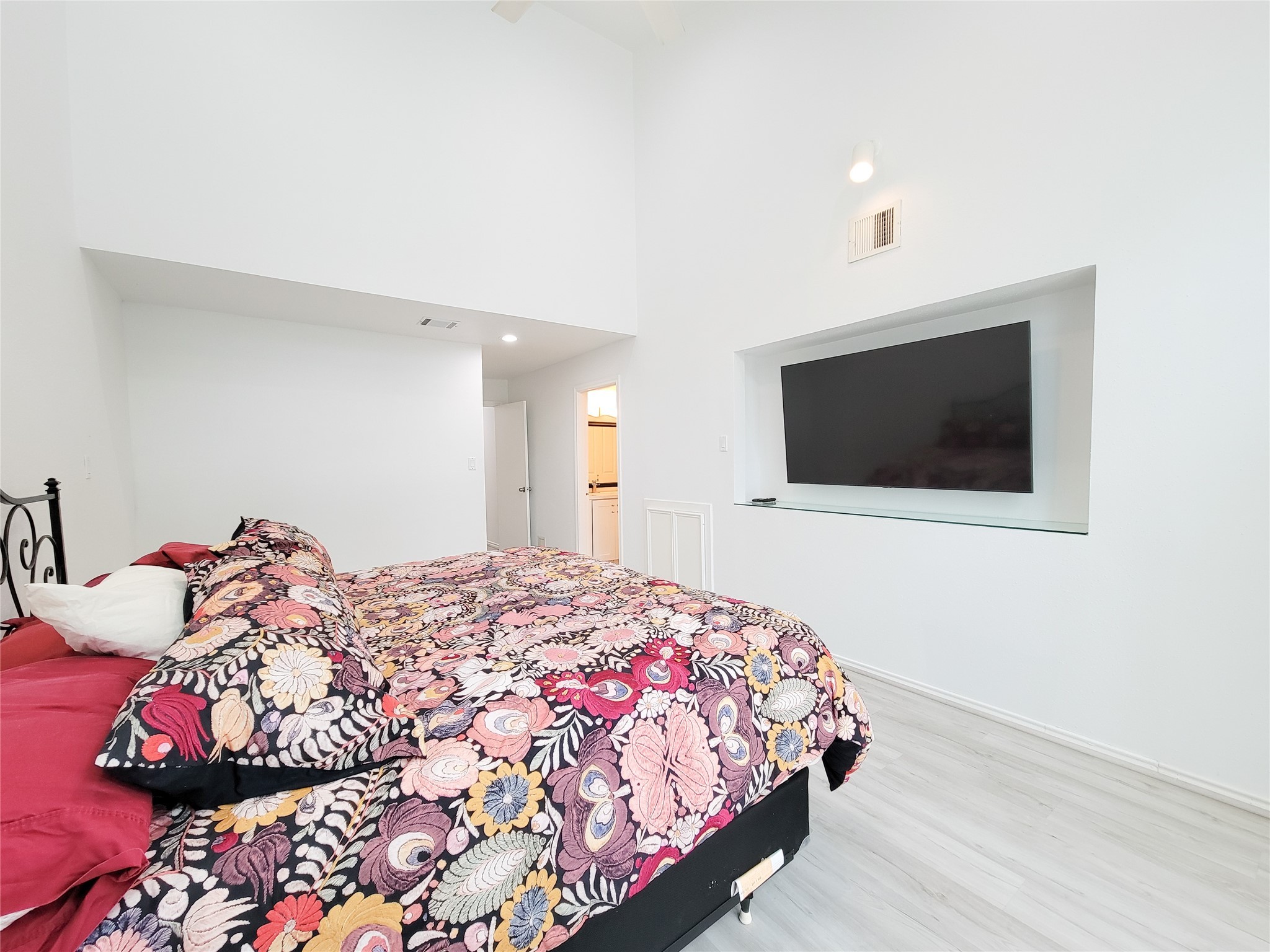 5654 Cheena Drive Houston, TX 77096 - Photo 23 of 50 a bedroom with a bed and a flat screen tv