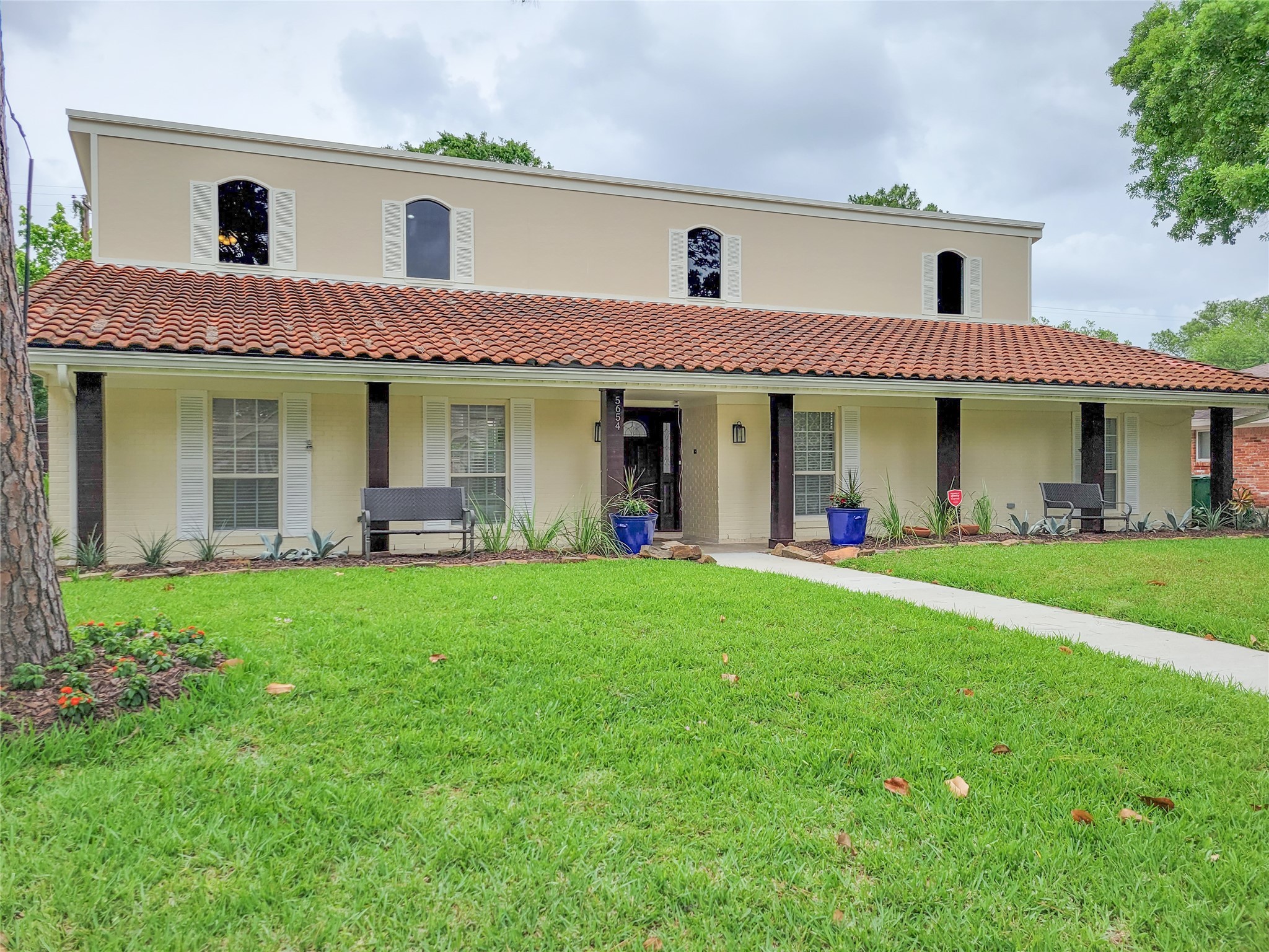 5654 Cheena Drive Houston, TX 77096 - Photo 49 of 50 a view of a house with a garden