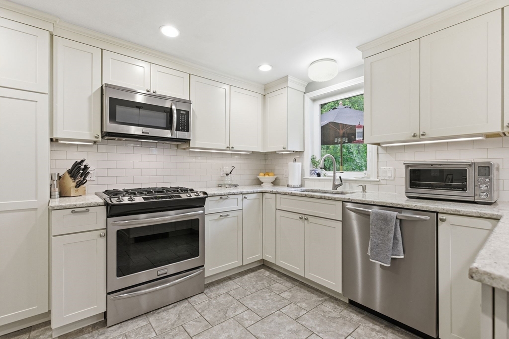 34 Brooksweld Road Canton, MA 02021 - Photo 12 of 37