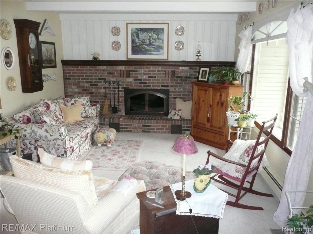 404 Argentine Road Howell, MI 48843 - Photo 6 of 14 Living Room