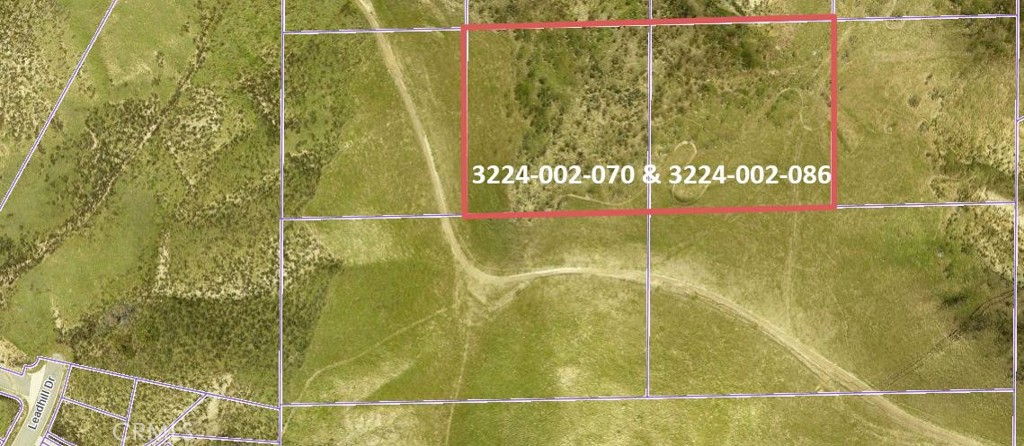 0 Johnson/limeridge Rd Lake Lake Elizabeth, CA 93532 - Photo 2 of 7 a bathroom with a shower