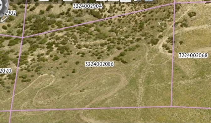 0 Johnson/limeridge Rd Lake Lake Elizabeth, CA 93532 - Photo 6 of 7 a bathroom with a shower