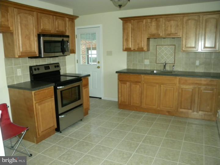 1509 A Ridge Avenue Reading, PA 19607 - Photo 5 of 21 Kitchen