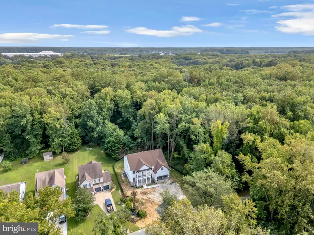 a view of house with a big yard