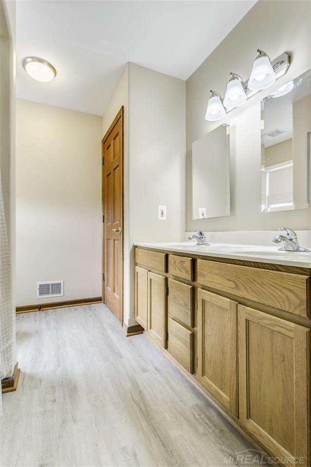 9560 Beard Road Avoca, MI 48006 - Photo 14 of 47 50044365-13.JPG