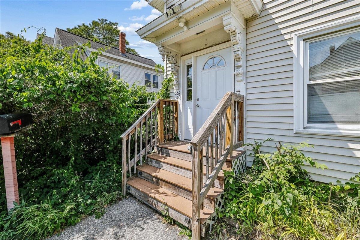 336 Spruce Street Manchester, NH 03103 - Photo 4 of 44