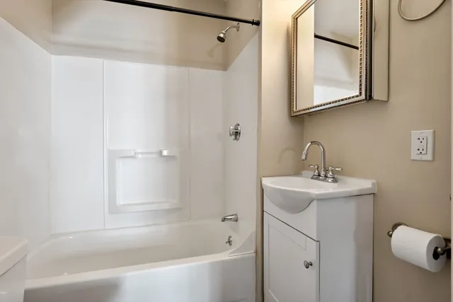 $1,975 | 20-22 Lafayette Road, Unit 1R, Ipswich, MA 01938