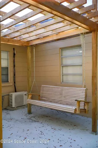 a view of entryway with a rug