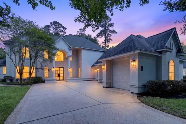 $1,400,000 | 2 Argonne Place, The Woodlands, TX 77382