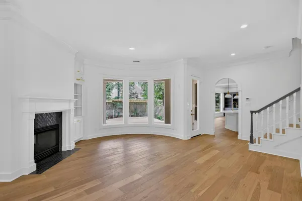 $1,400,000 | 2 Argonne Place, The Woodlands, TX 77382