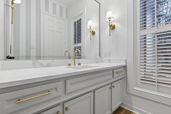 $1,400,000 | 2 Argonne Place, The Woodlands, TX 77382