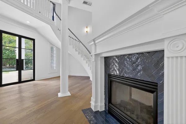 $1,400,000 | 2 Argonne Place, The Woodlands, TX 77382