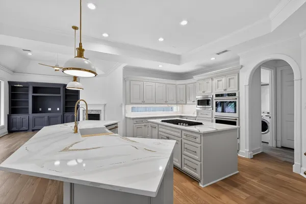 $1,400,000 | 2 Argonne Place, The Woodlands, TX 77382