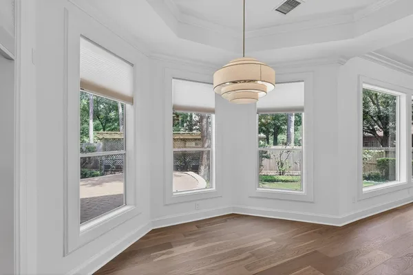 $1,400,000 | 2 Argonne Place, The Woodlands, TX 77382